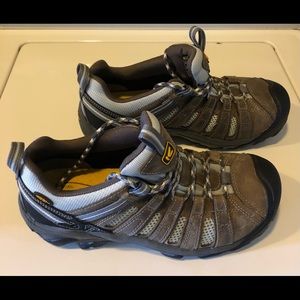 Women’s Keen steel toed shoes